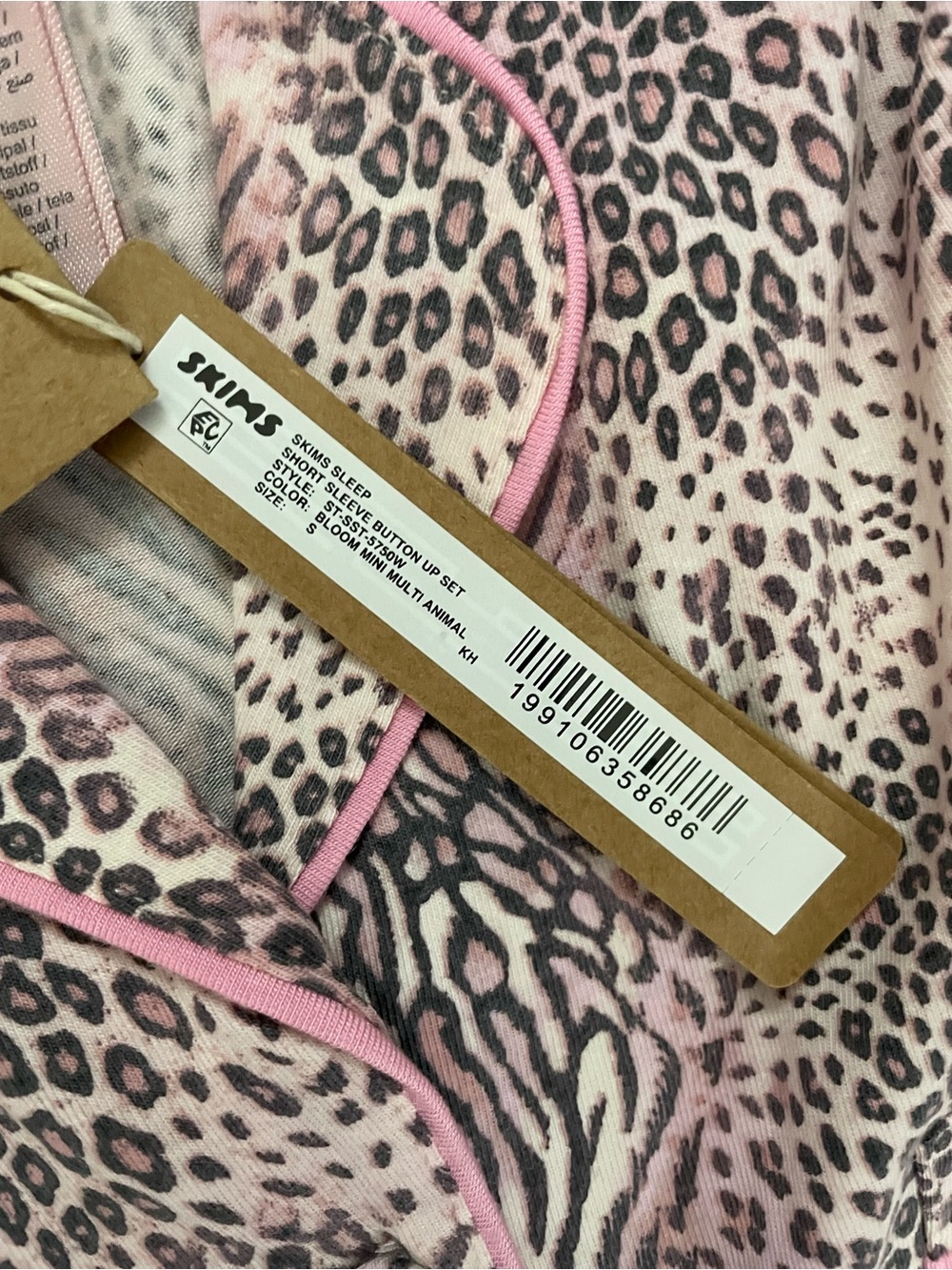 Skims Sleep Short Sleeve Button Up Top & Shorts Pink Animal Print Pajama Set S - Picture 5 of 7